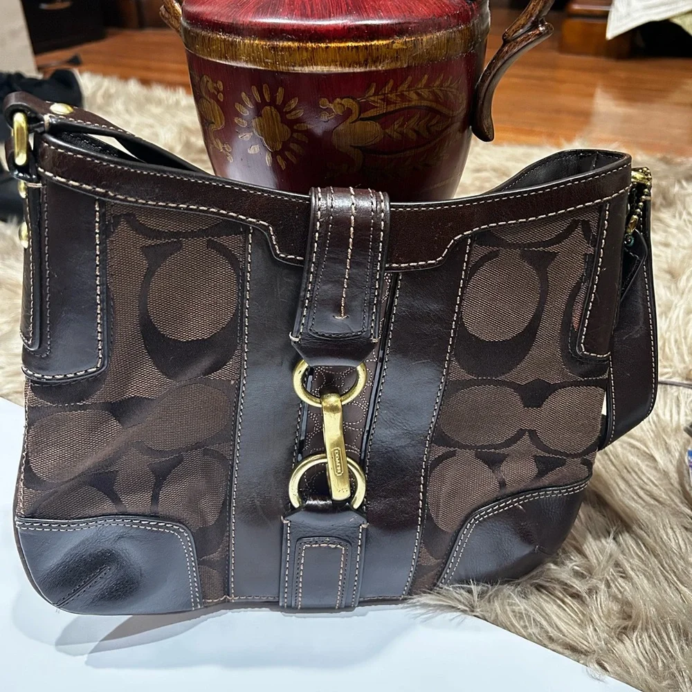Coach Brown Hamptons Signature Shoulder‎ Bag